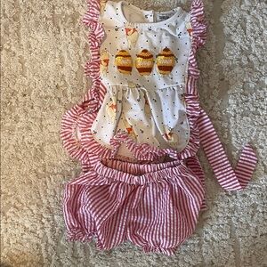 Adorable Baby Outfit with Ruffle Details